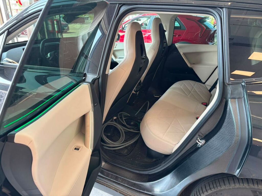 BMW iX 2022 Musta