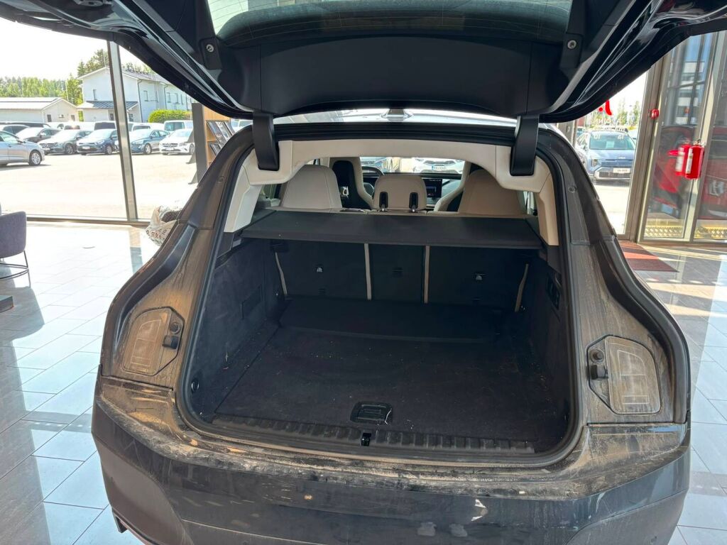 BMW iX 2022 Musta