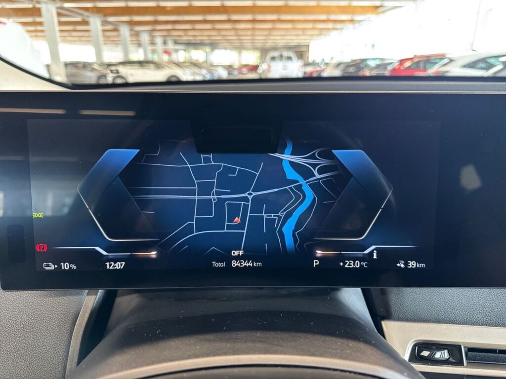 BMW iX 2022 Musta