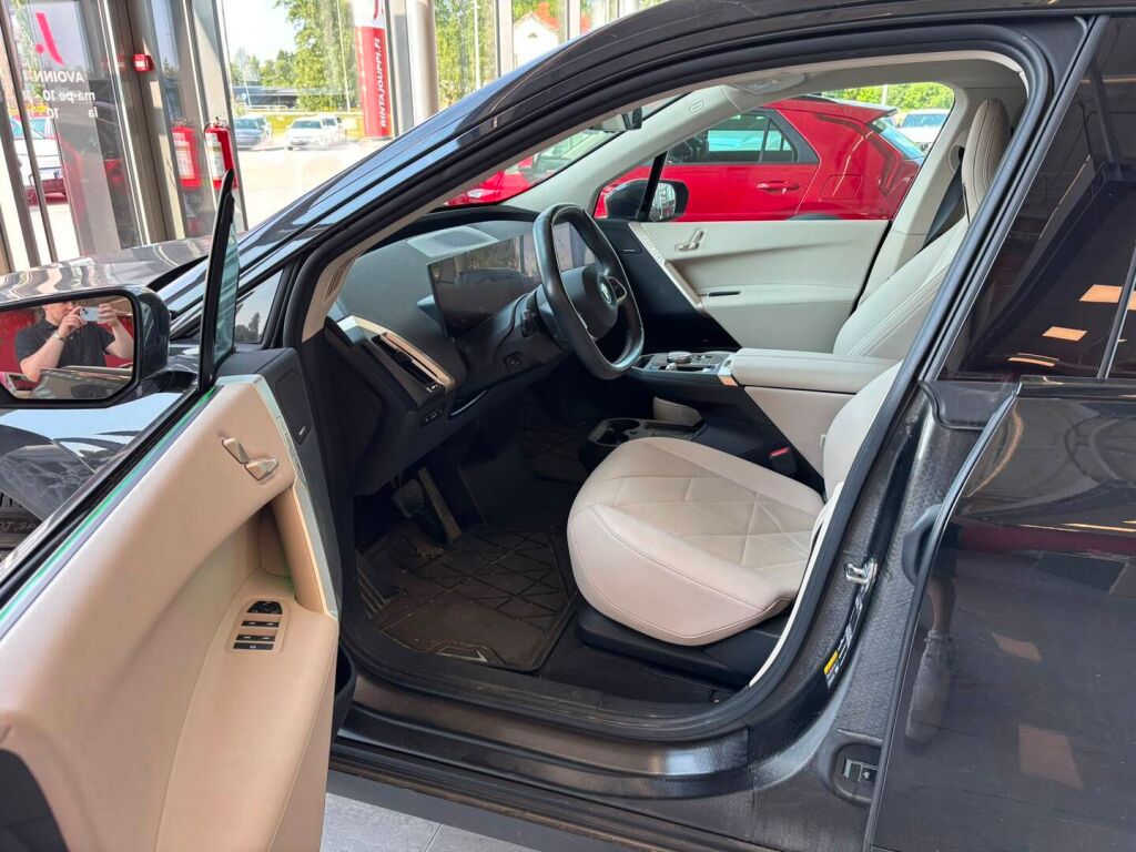 BMW iX 2022 Musta