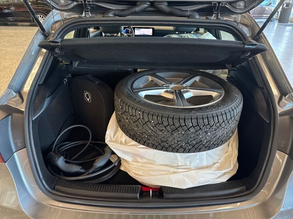 Mercedes-Benz A 2024 Harmaa