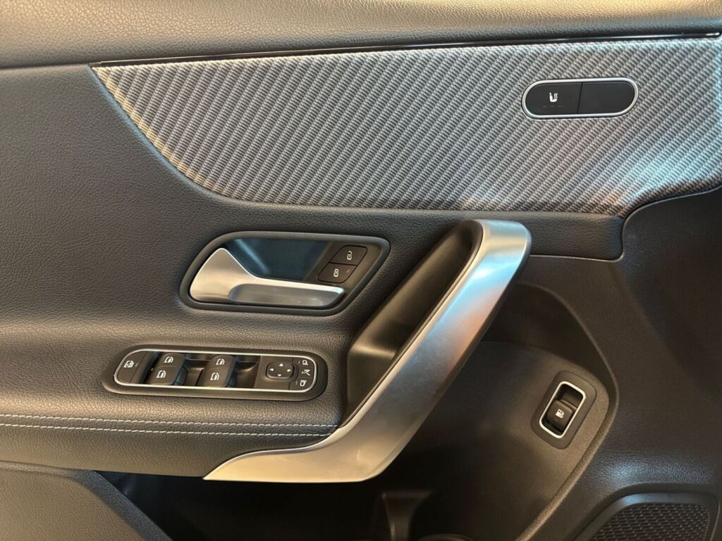 Mercedes-Benz A 2024 Harmaa