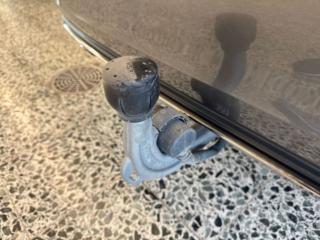 Mercedes-Benz A 2024 Harmaa