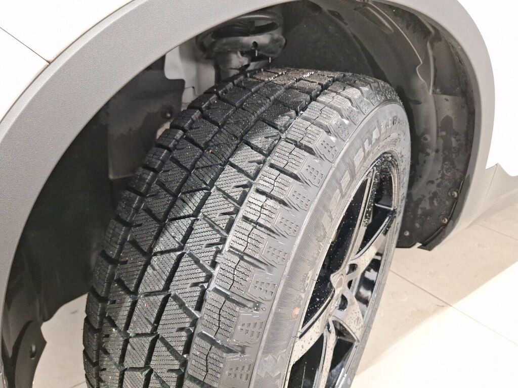 Volvo XC40 2023 Valkoinen