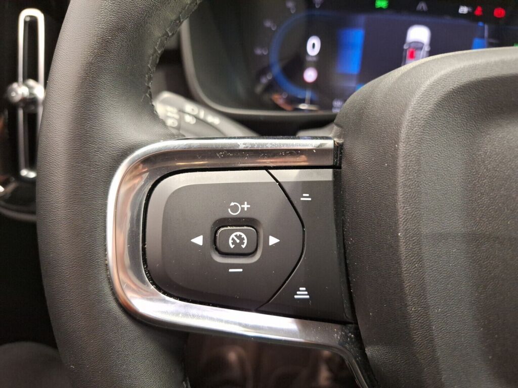 Volvo XC40 2023 Valkoinen