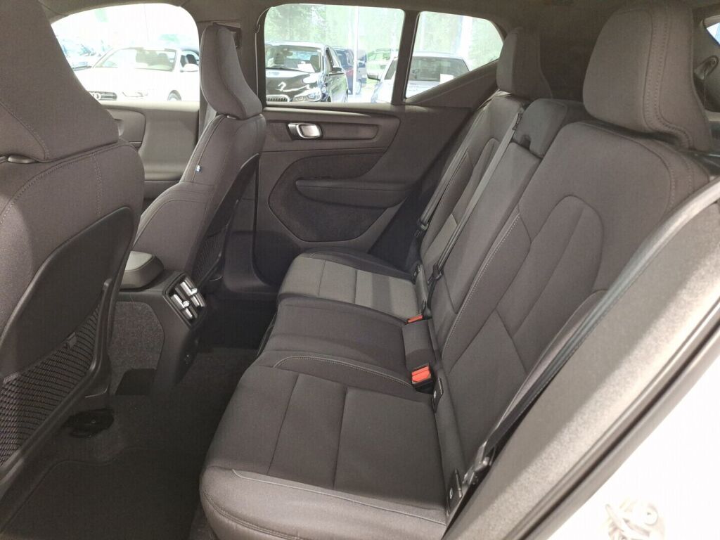 Volvo XC40 2023 Valkoinen