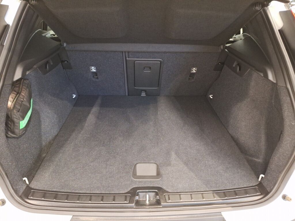 Volvo XC40 2023 Valkoinen