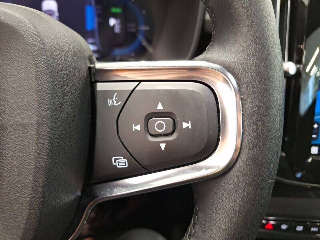 Volvo XC40 2023 Valkoinen