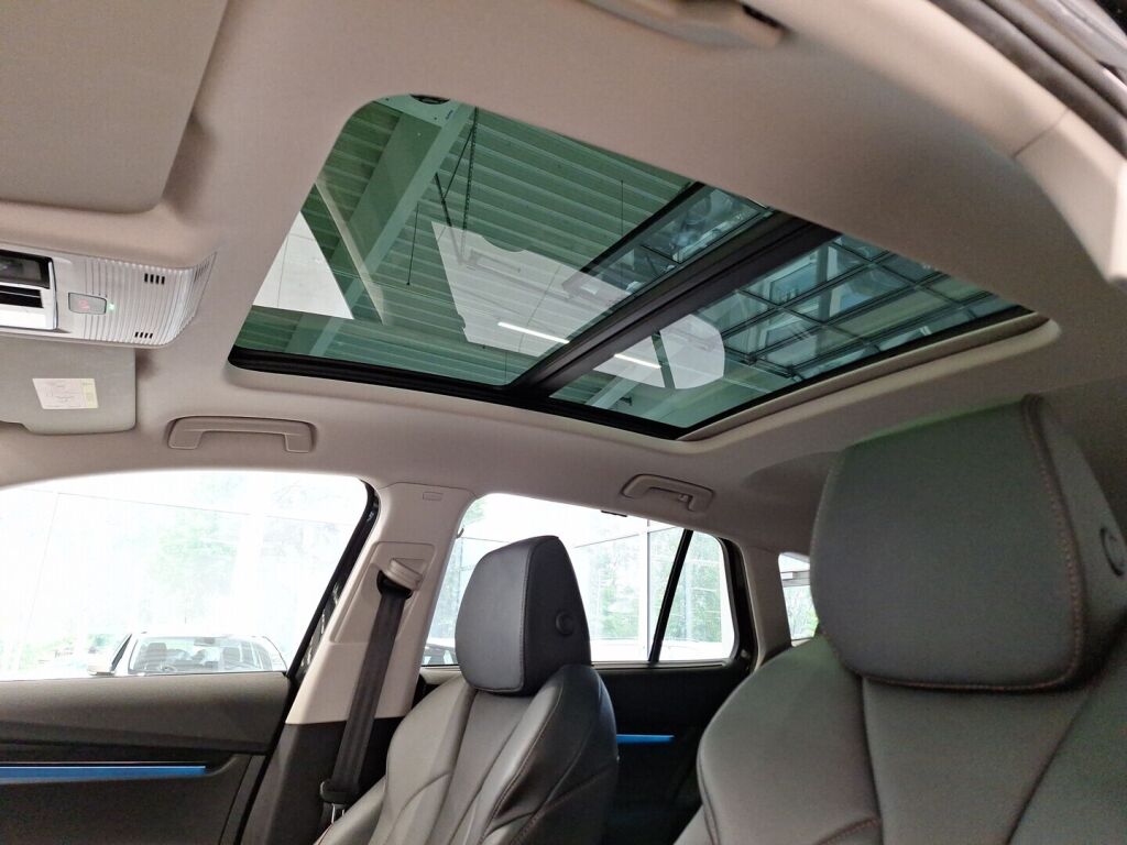 Skoda Enyaq 2021 Musta