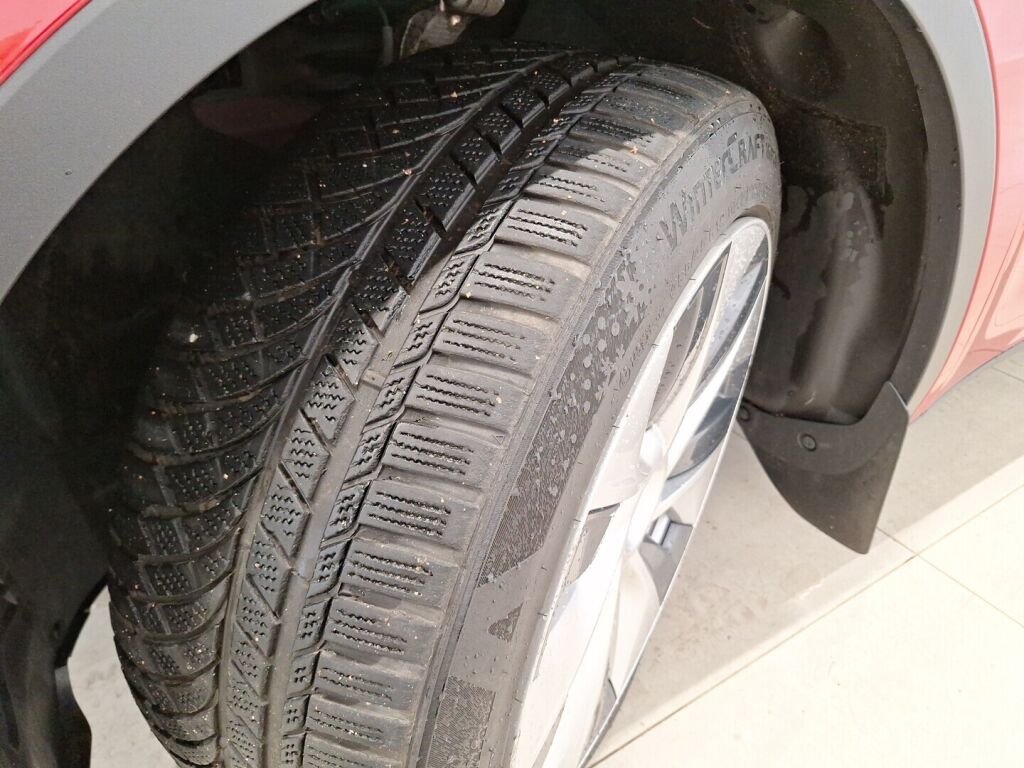 Tesla Model Y 2022 Punainen