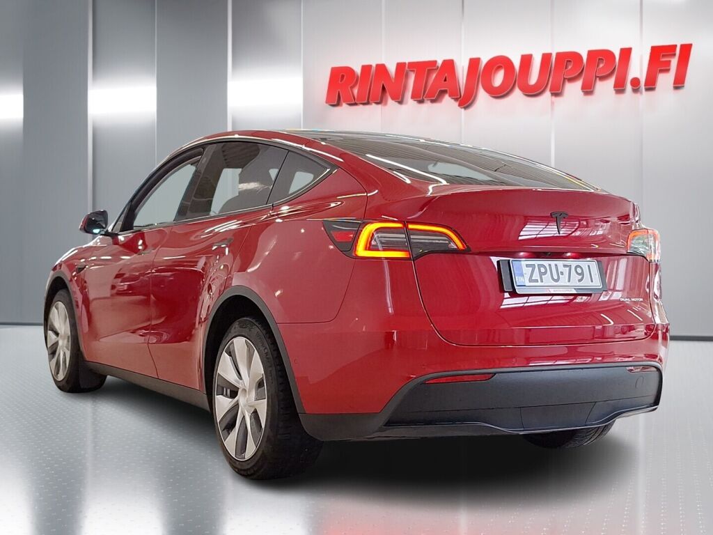 Tesla Model Y 2022 Punainen