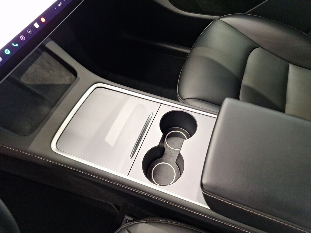 Tesla Model Y 2022 Punainen