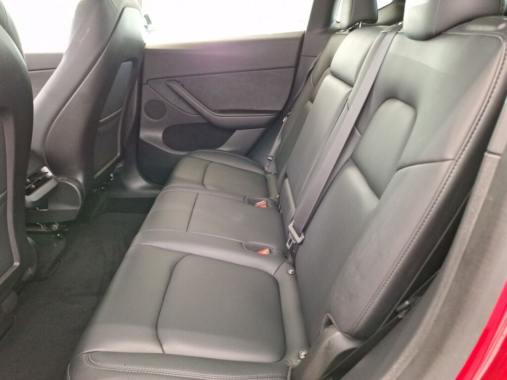 Tesla Model Y 2022 Punainen