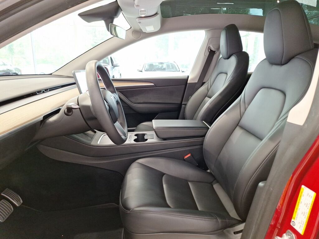 Tesla Model Y 2022 Punainen