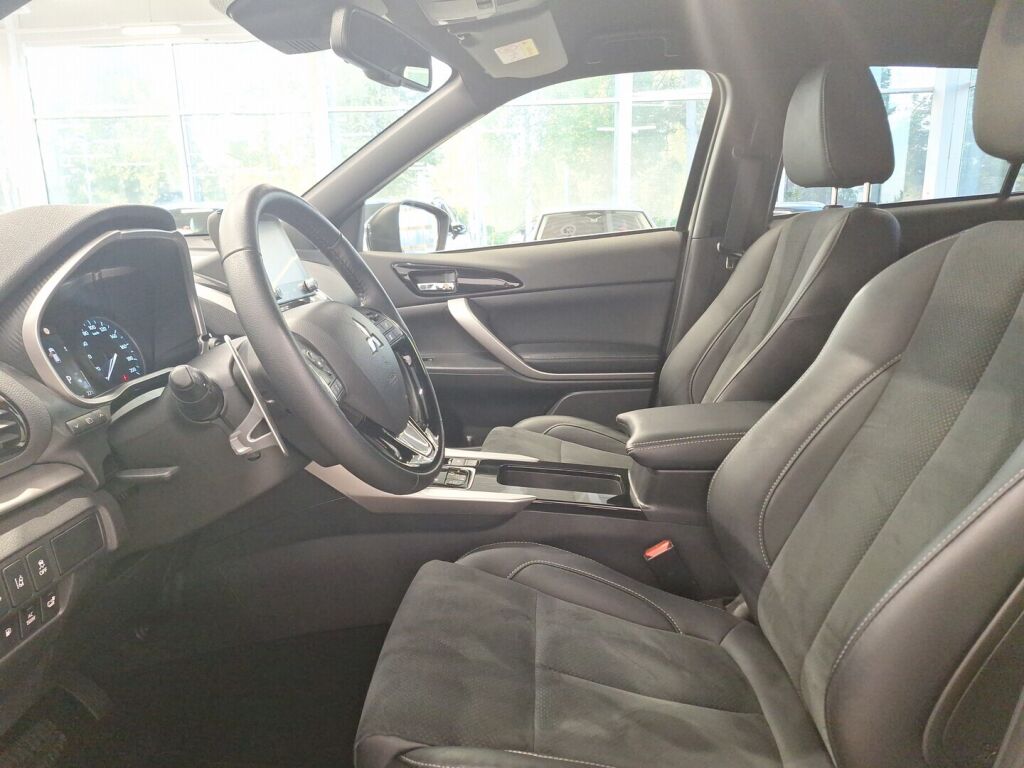 Mitsubishi Eclipse Cross 2025 Musta
