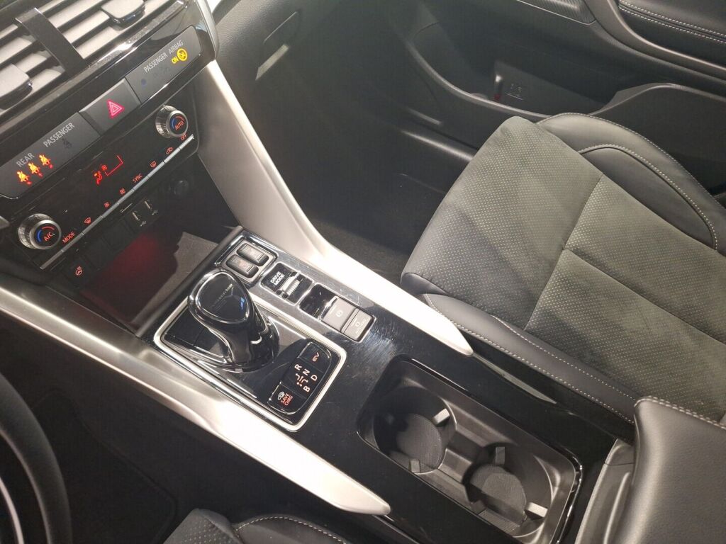 Mitsubishi Eclipse Cross 2025 Musta