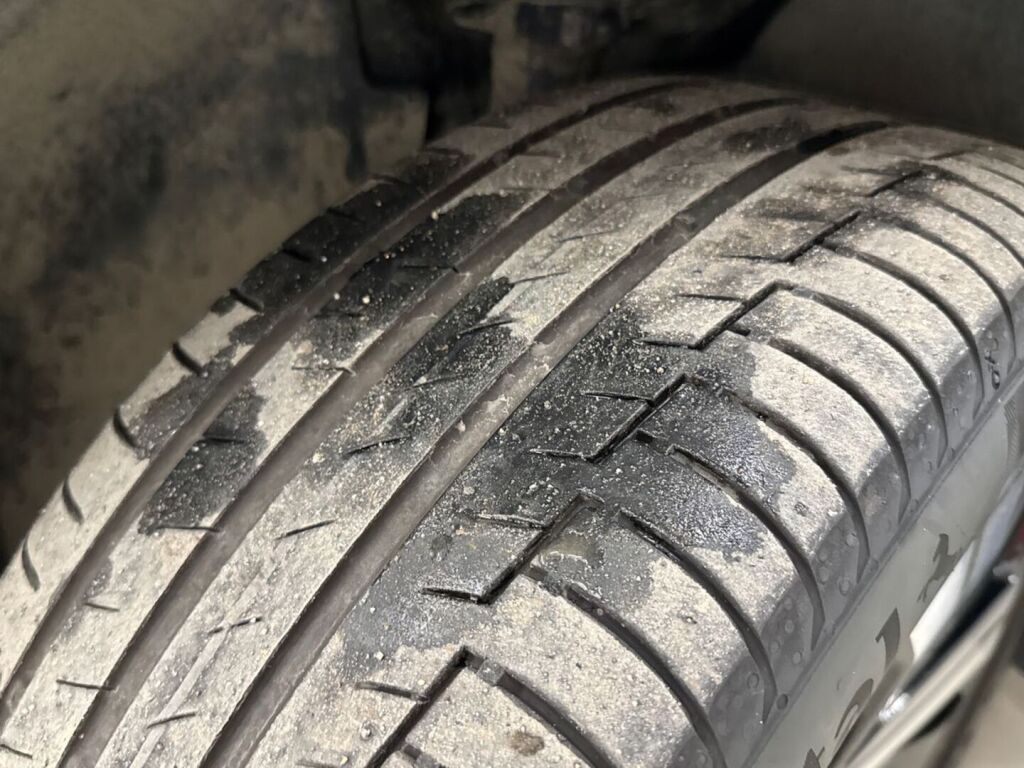 Volvo XC40 2023 Musta
