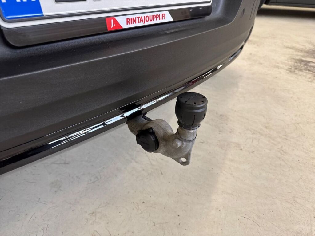 Volvo XC40 2023 Musta