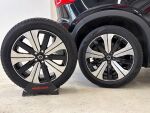 Volvo XC40 2023 Musta