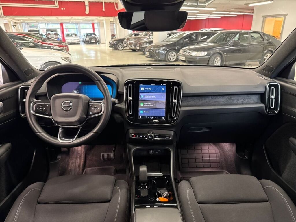 Volvo XC40 2023 Musta
