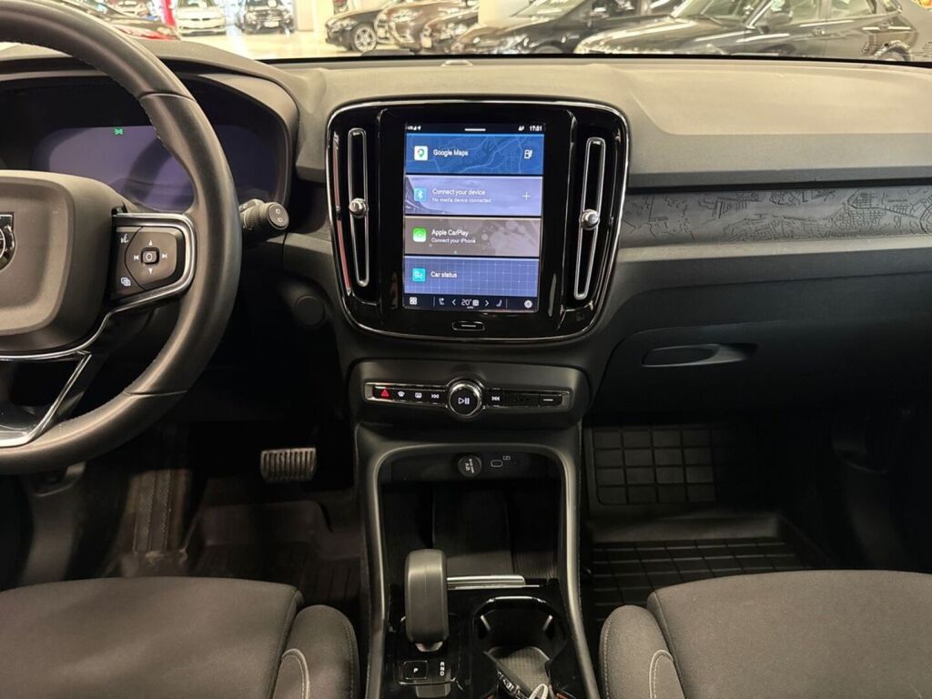 Volvo XC40 2023 Musta