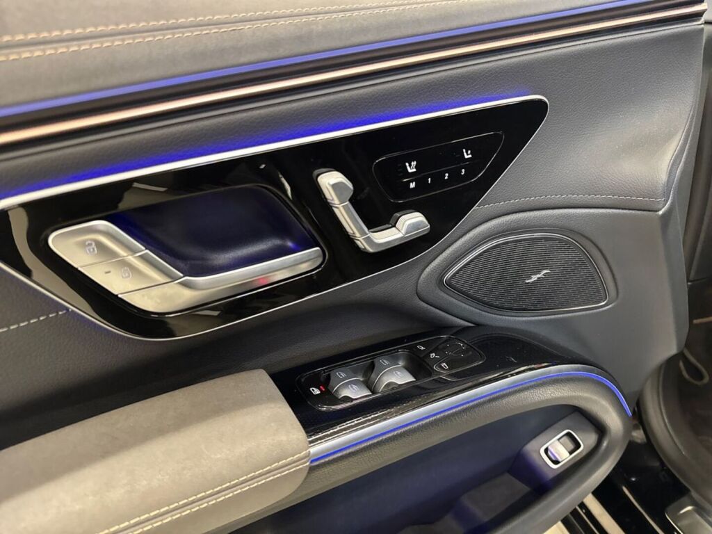 Mercedes-Benz EQS 2022 Musta