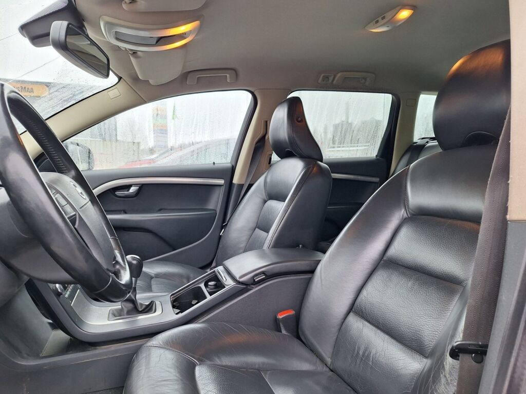 Volvo V70 2008 Harmaa