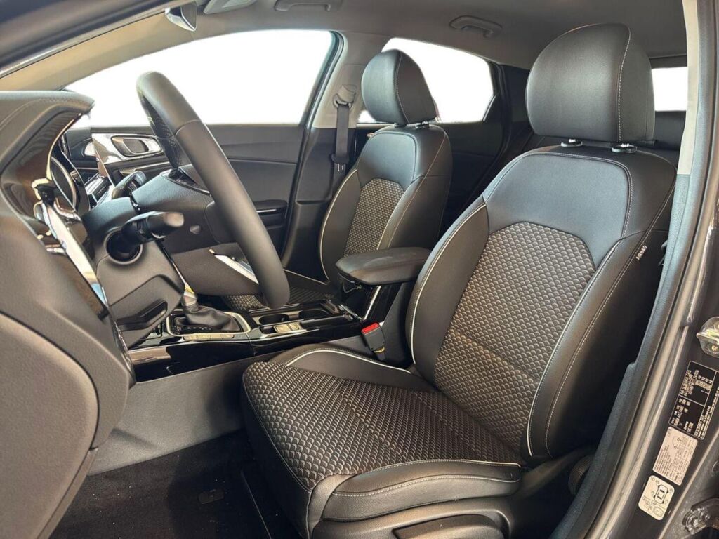 Kia XCeed 2026 Harmaa