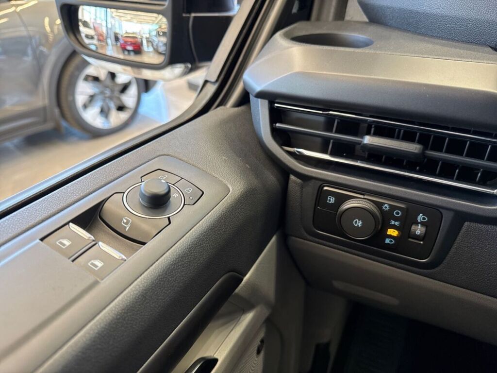 Ford Tourneo Custom 2026 Agate Black