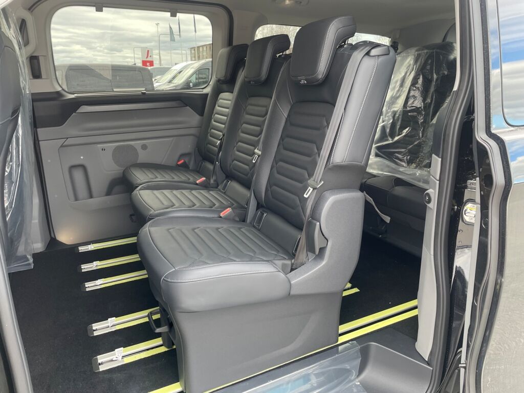 Ford Tourneo Custom 2026 Agate Black