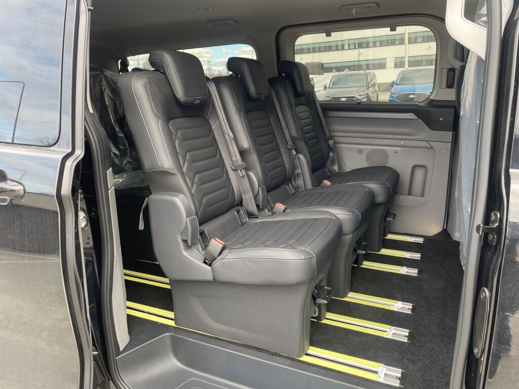Ford Tourneo Custom 2026 Agate Black