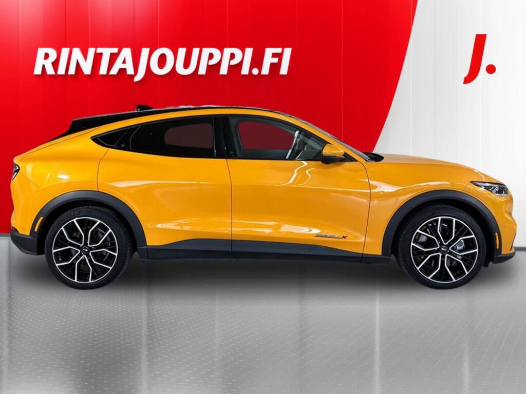 Ford Mustang Mach-E 2022 Oranssi