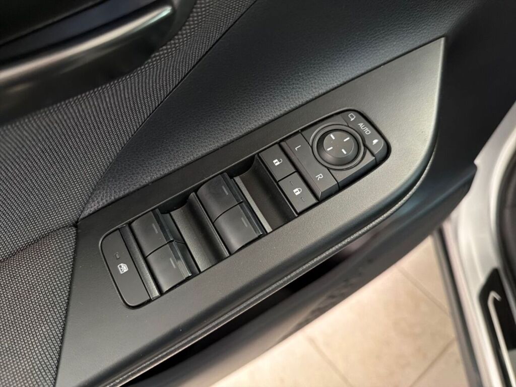 Toyota C-HR 2025 met.hopea