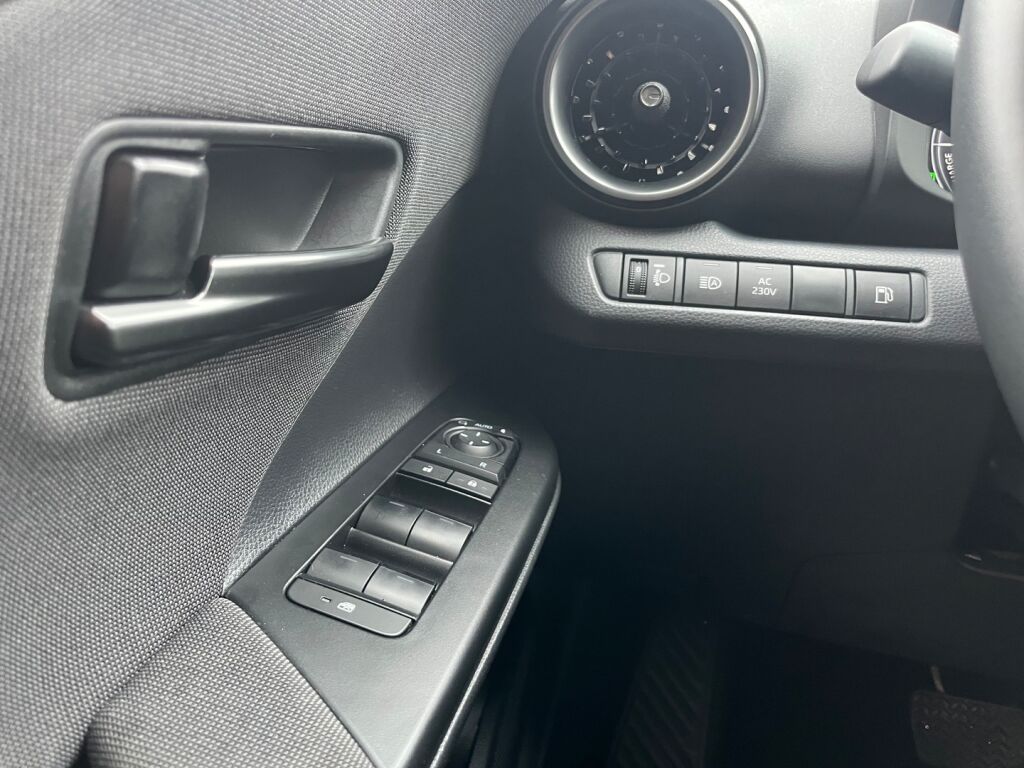 Toyota C-HR 2025 met.hopea