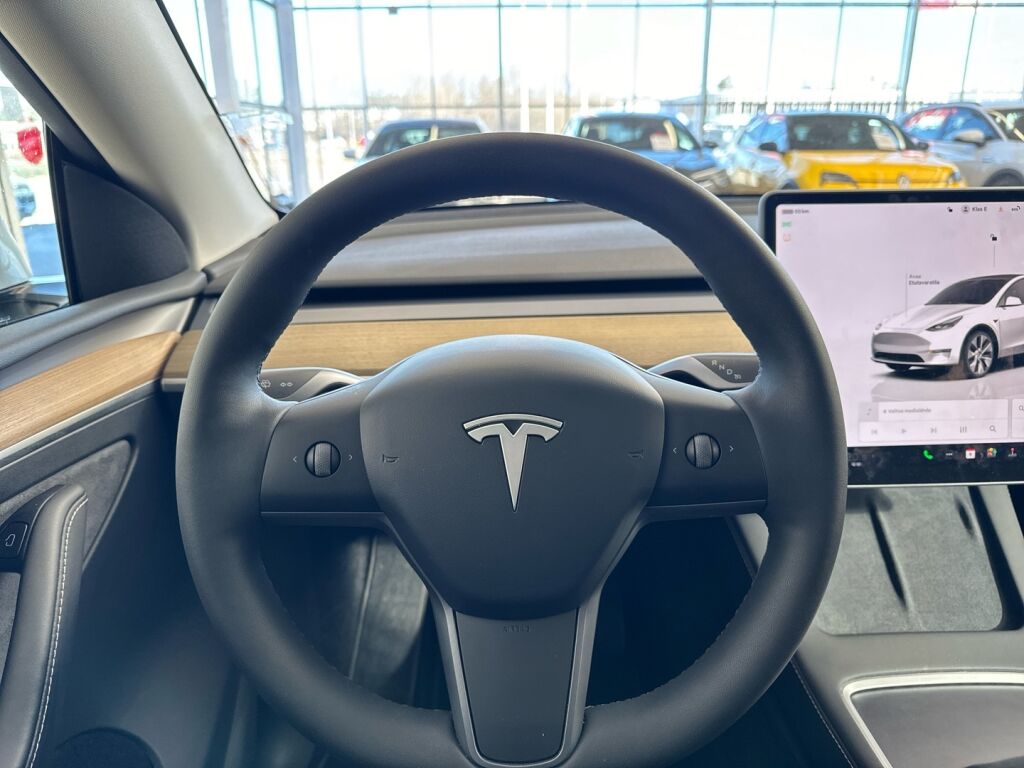 Tesla Model Y 2023 Valkoinen