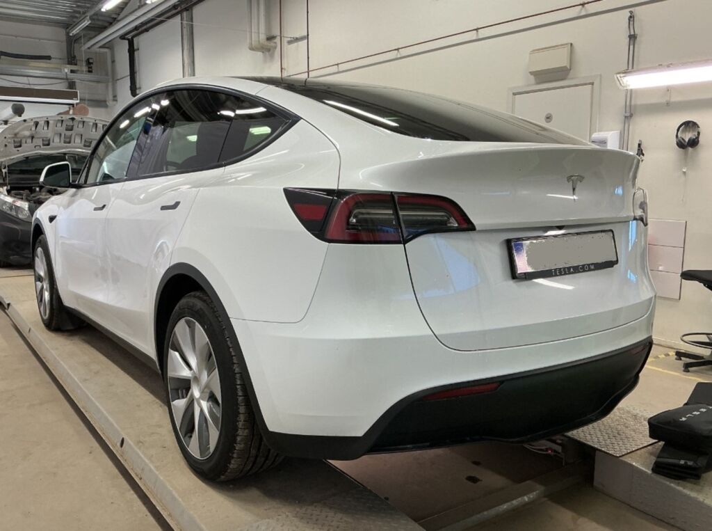 Tesla Model Y 2023 Valkoinen