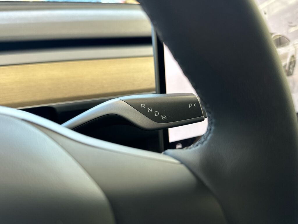 Tesla Model Y 2023 Valkoinen