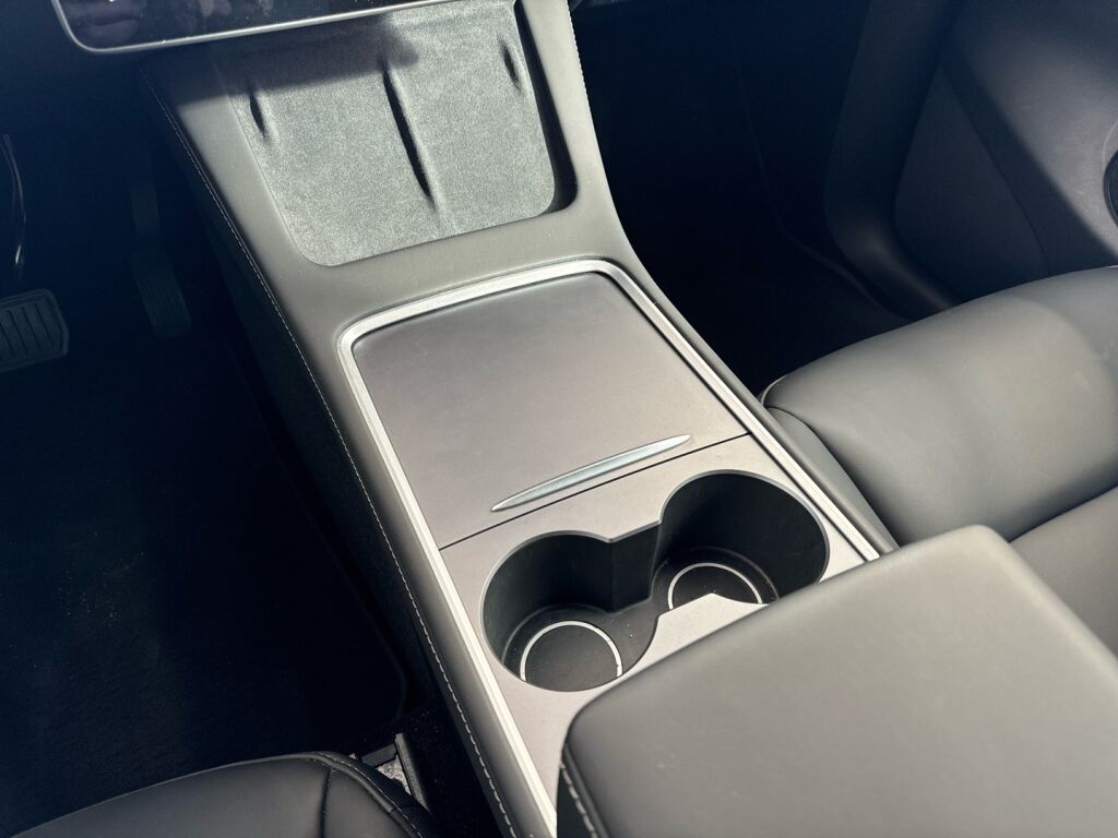 Tesla Model Y 2023 Valkoinen