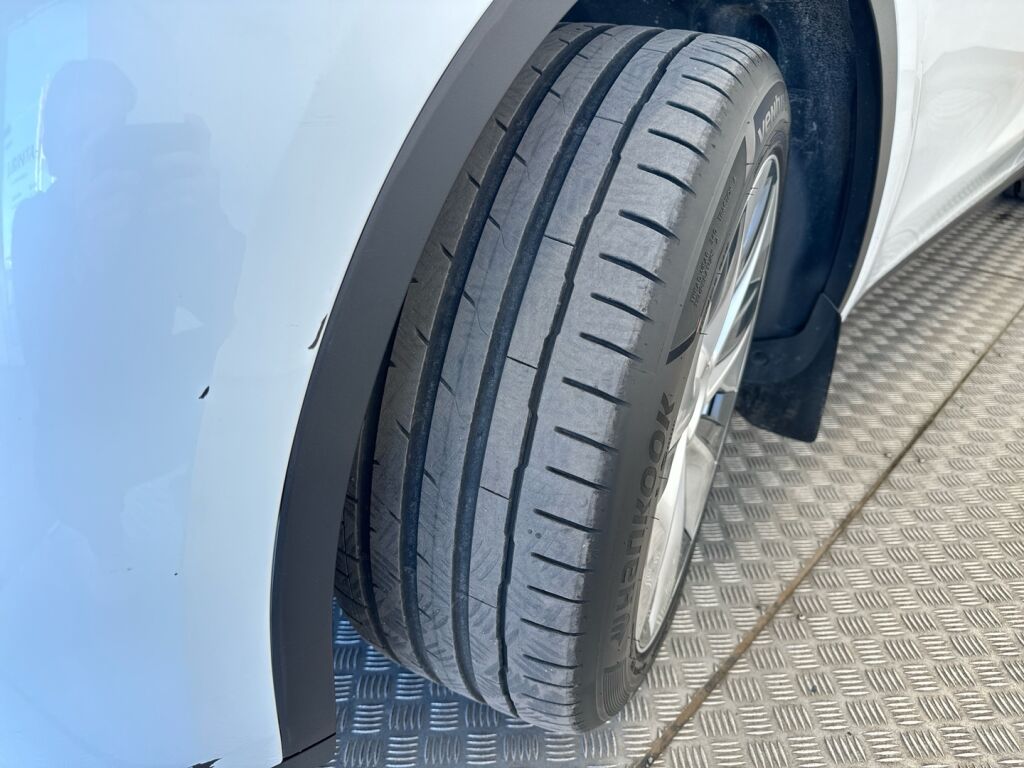 Tesla Model Y 2023 Valkoinen