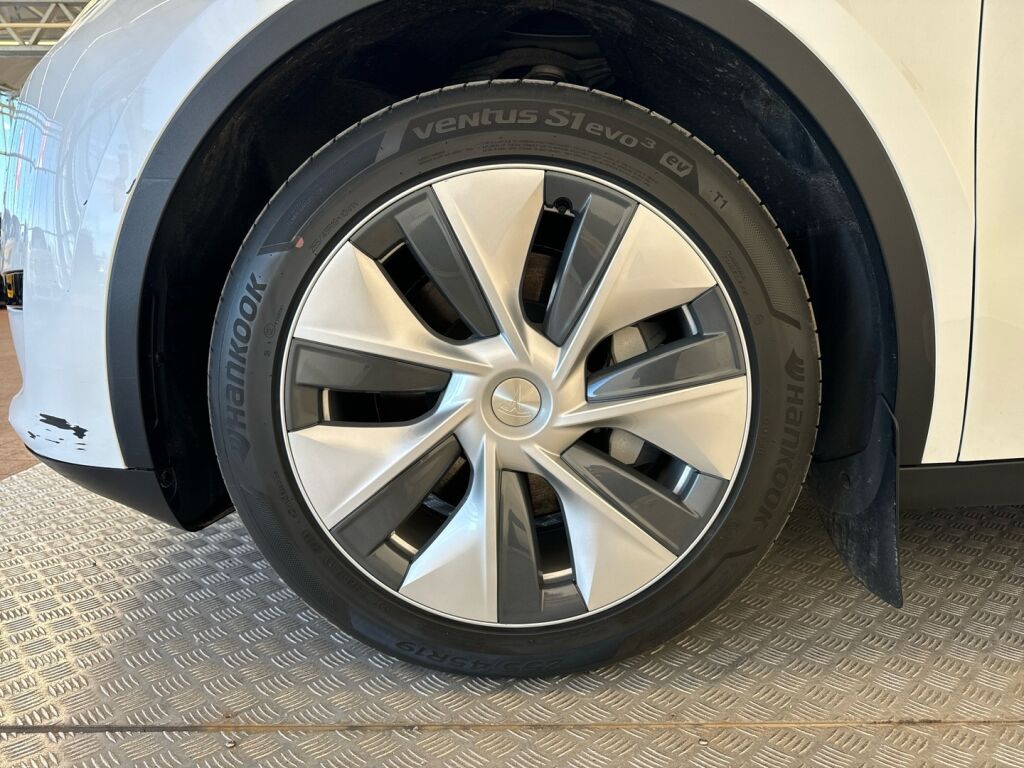 Tesla Model Y 2023 Valkoinen