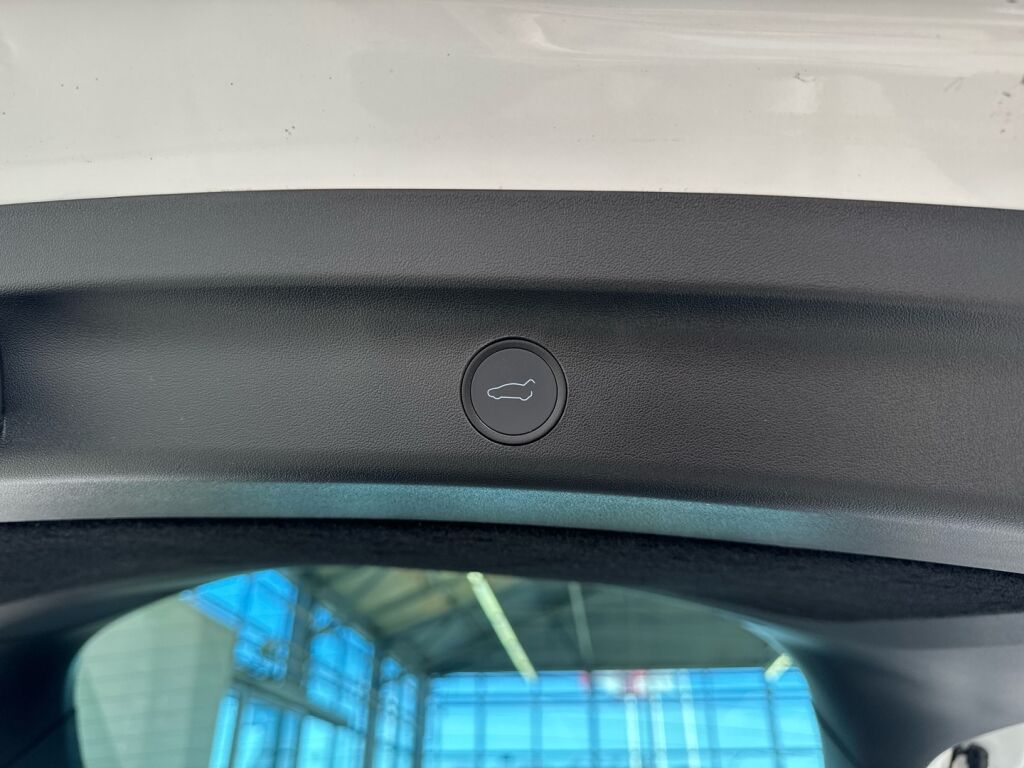 Tesla Model Y 2023 Valkoinen