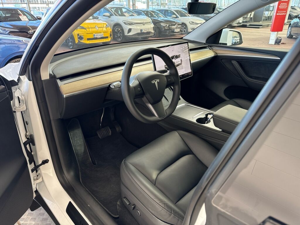 Tesla Model Y 2023 Valkoinen