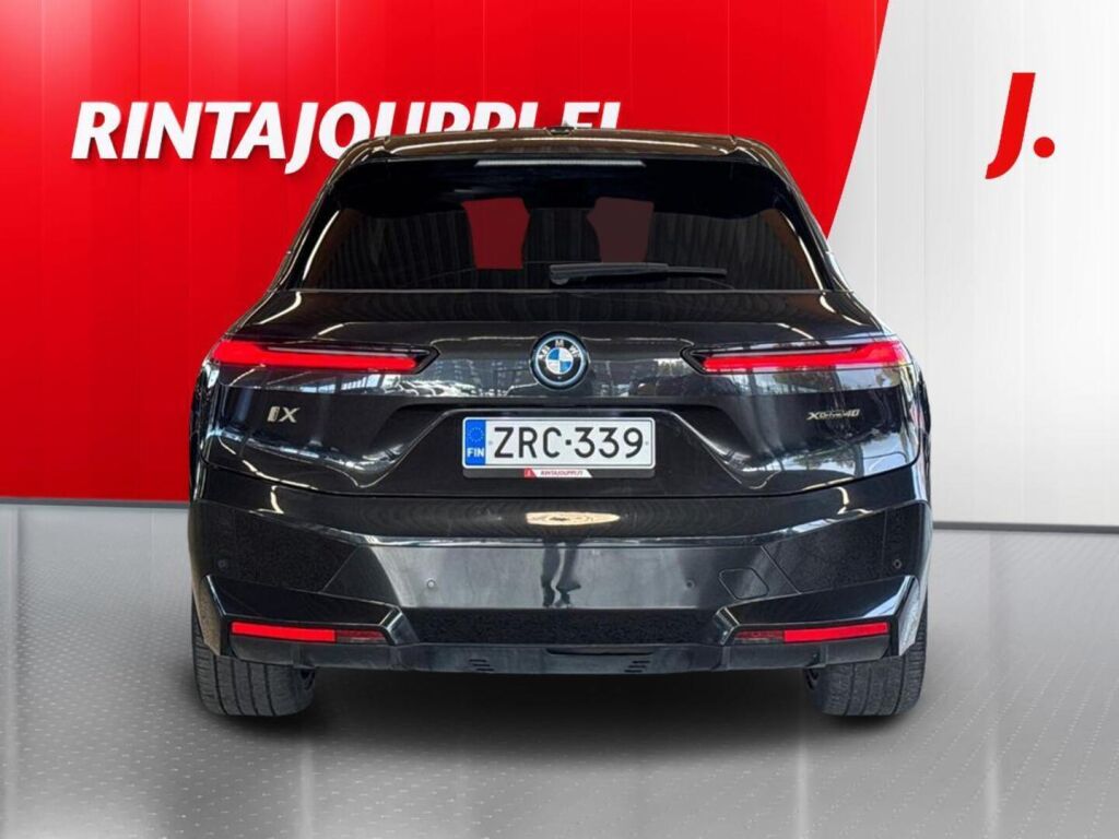BMW iX 2022 Musta