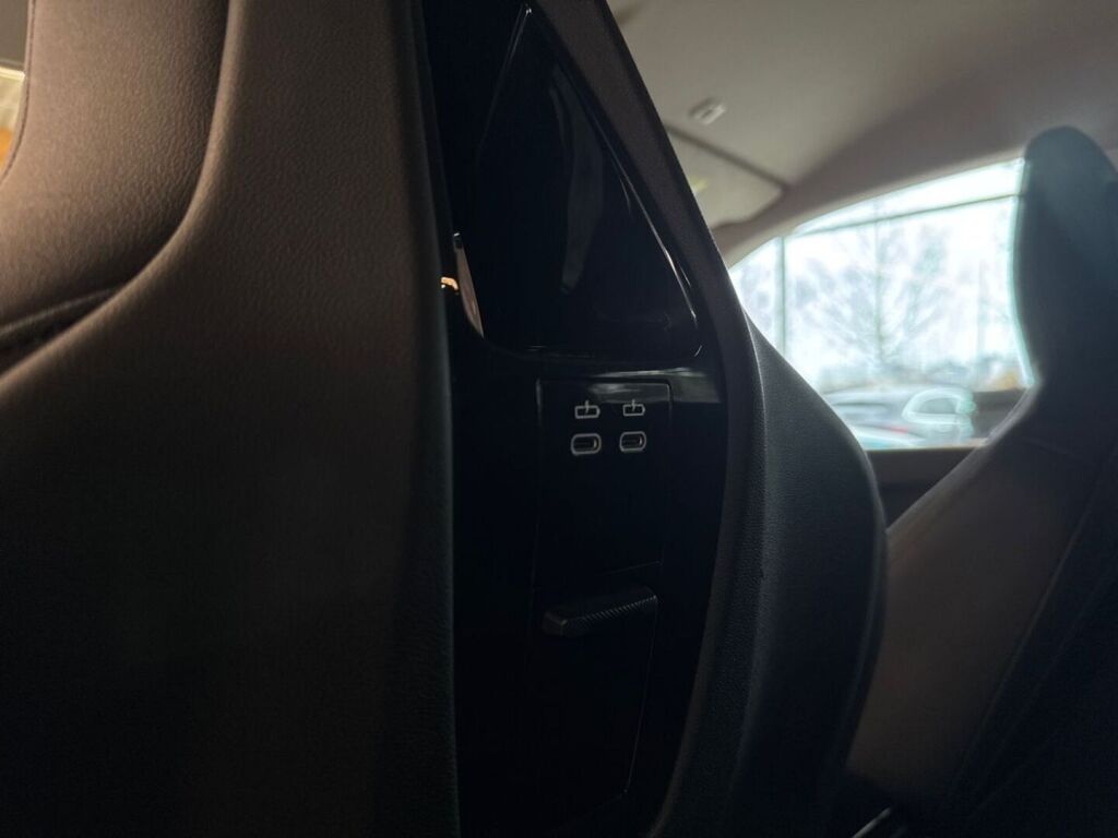 BMW iX 2022 Musta