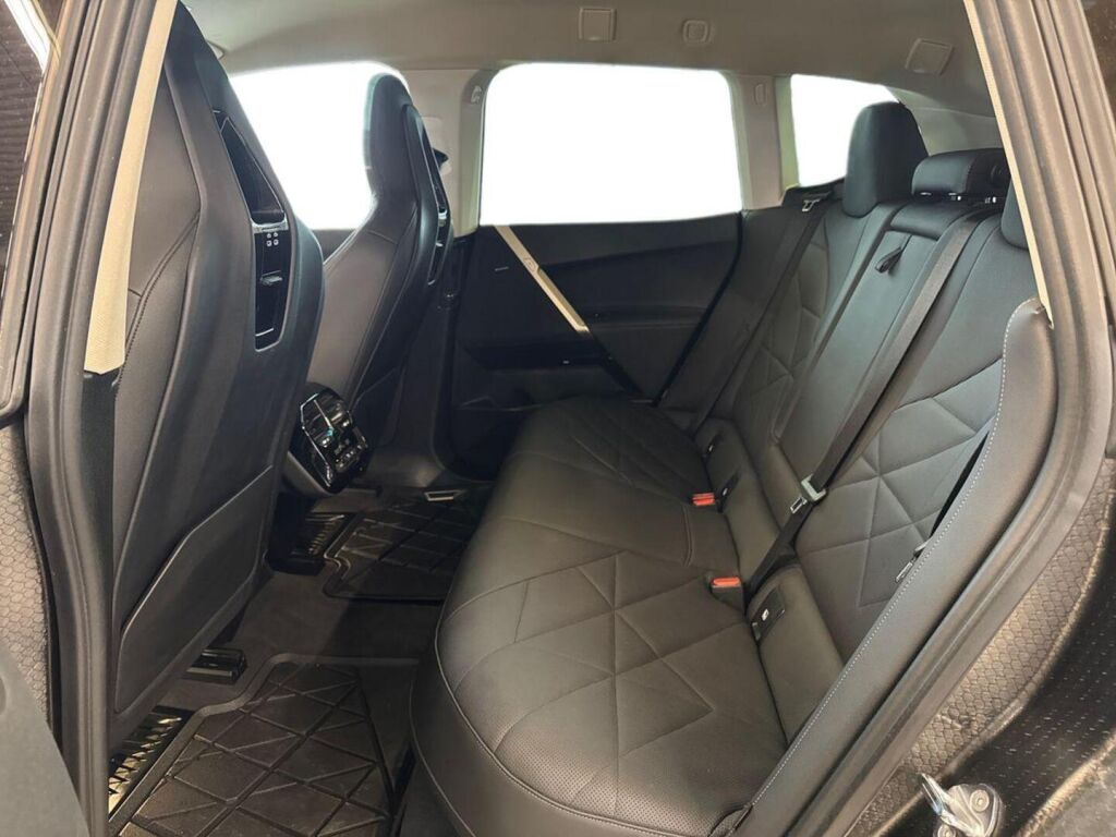 BMW iX 2022 Musta