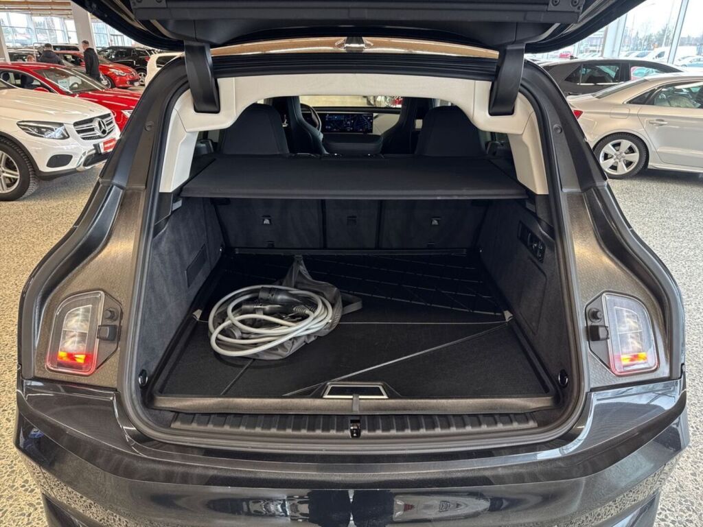 BMW iX 2022 Musta