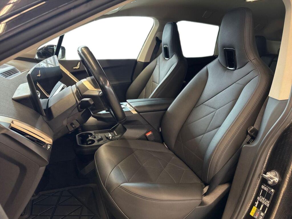 BMW iX 2022 Musta