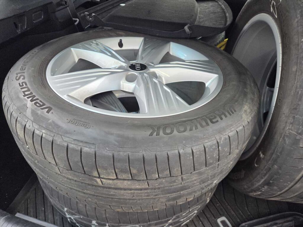 Audi Q4 e-tron 2023 Valkoinen