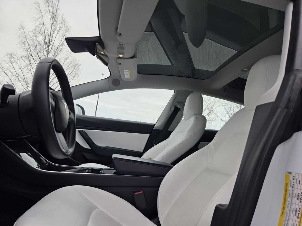 Tesla Model 3 2020 Valkoinen