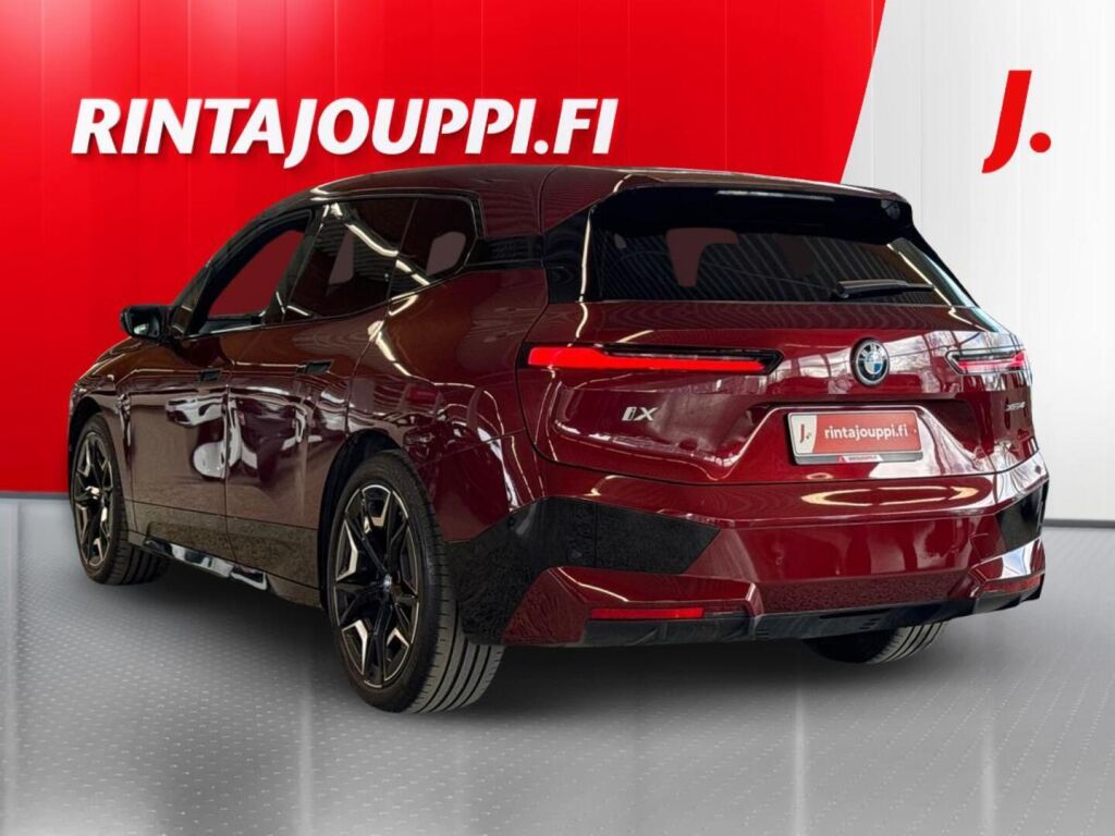 BMW iX 2023 Punainen